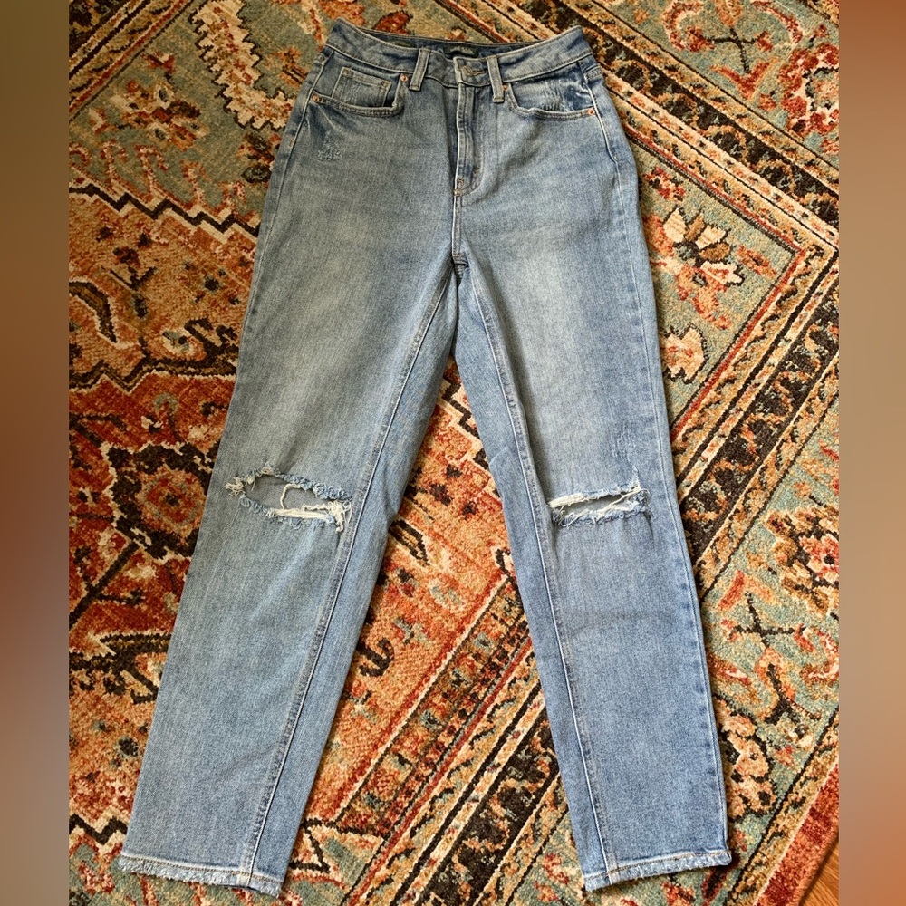 Light wash mom jeans